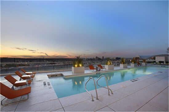 Building Photo - 2408 Victory Park Ln