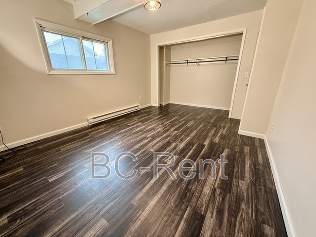 Building Photo - 526 Adams St
