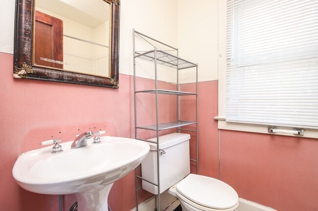 Building Photo - Guaranteed Lease - Sign Today!