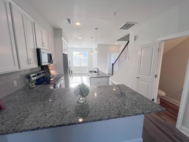 Building Photo - 6800 Milligan Way