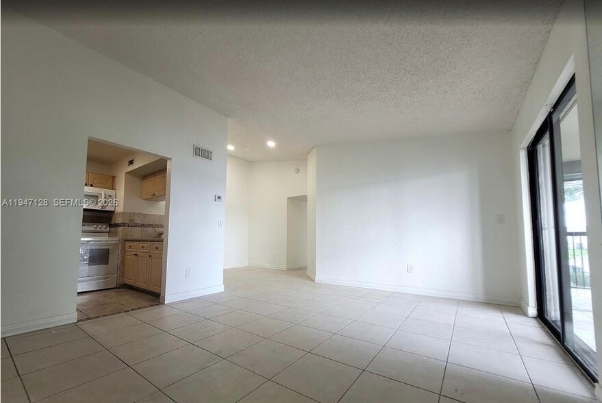 Building Photo - 468 NE 206th Ln