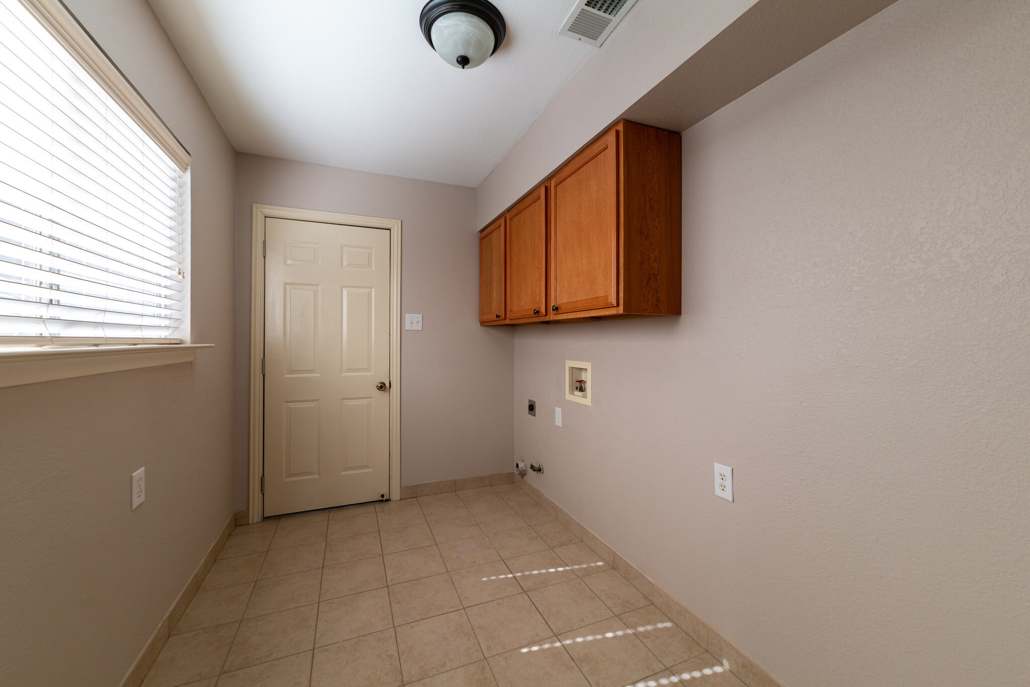 Building Photo - 2709 Forest Grove Dr