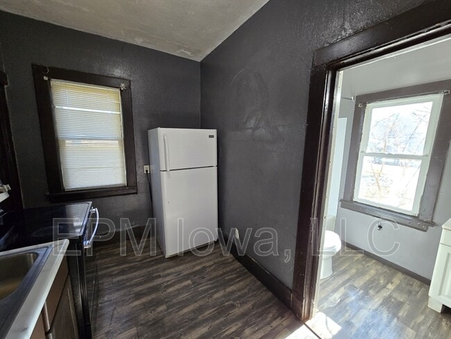 Building Photo - 206 Clay St