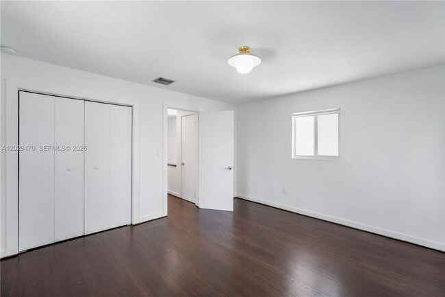 Building Photo - 550 W 49th St