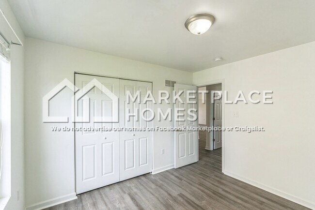 Building Photo - 1717 Briarmanor Dr