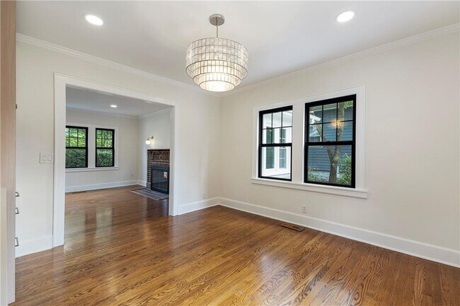 Building Photo - 727 Pelhamdale Ave