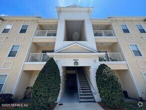 Building Photo - 8210 Green Parrot Rd