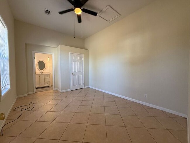 Building Photo - Pensacola - East Hill- 3 bedroom, 2 bathroom