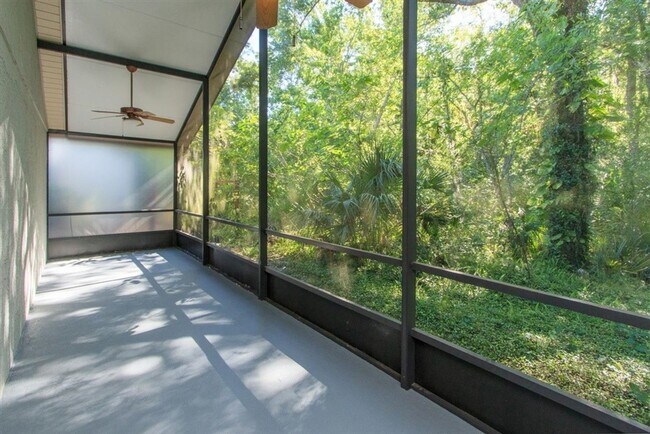 Building Photo - Single Family Home Like New
