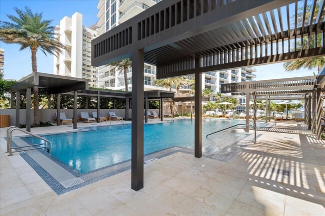 Building Photo - 3100 N Ocean Dr