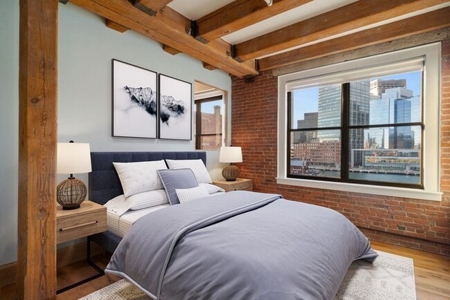 Building Photo - 33 Sleeper St