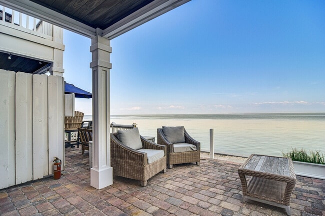 Building Photo - 5172 Coquina Key Dr SE