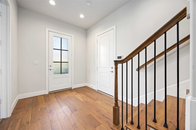 Building Photo - 826 Cage St