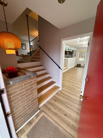 Building Photo - 147 Honness Ln
