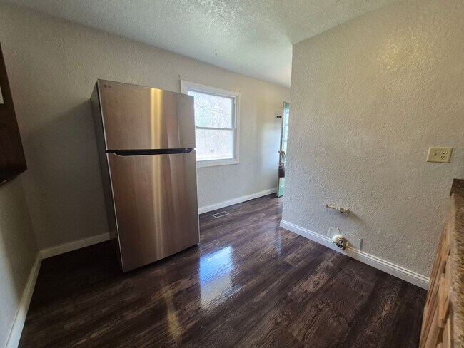 Building Photo - Cozy Ranch Home