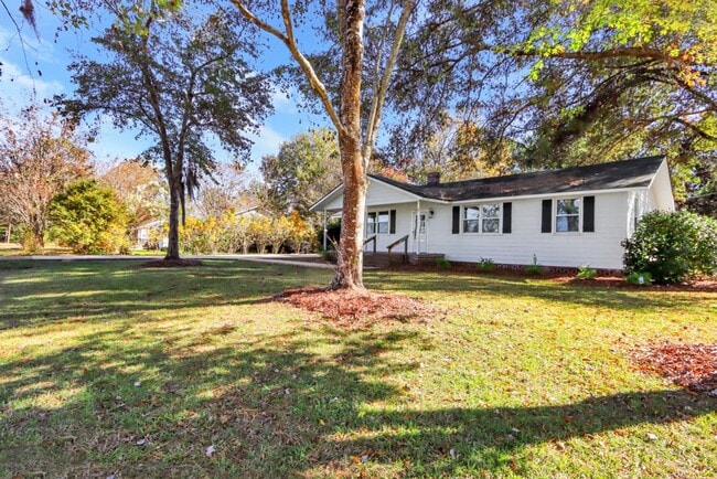 Building Photo - Great location