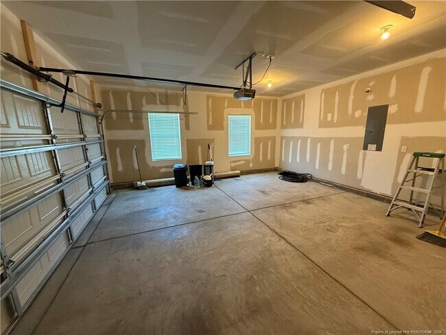 Building Photo - 240 Planters Ln