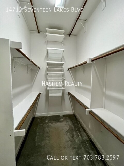 Building Photo - MOVE IN SPECIAL!!!!