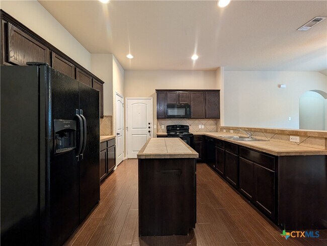 Building Photo - 298 Rosalie Dr