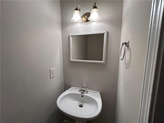 Building Photo - 3550 Main Station Dr SW