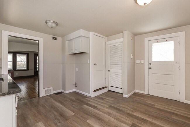 Building Photo - 2 Bedroom 1 bath Single Family Home