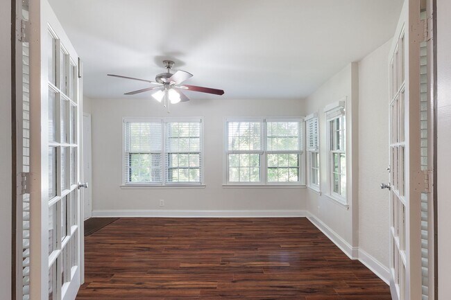 Building Photo - Spacious 2/2 Condo w/ Great Roommate Setup!