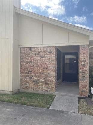 Building Photo - 5730 Cancun Dr