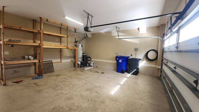 Building Photo - Huge 3 Bed 2.5 bath Home in Palencia- Main Bedroom downstairs plus Upstairs Efficiency