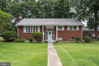 Building Photo - 335 N Madison St