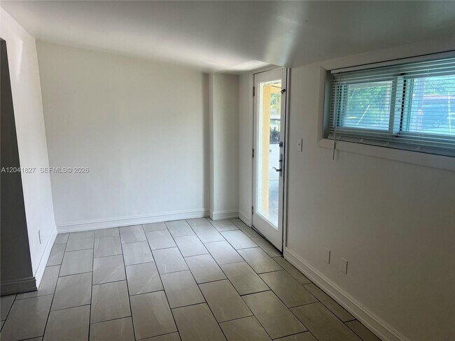Building Photo - 2300 SW 44th St