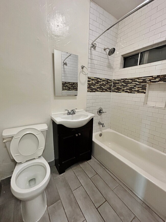 Building Photo - 1523 N McCadden Pl
