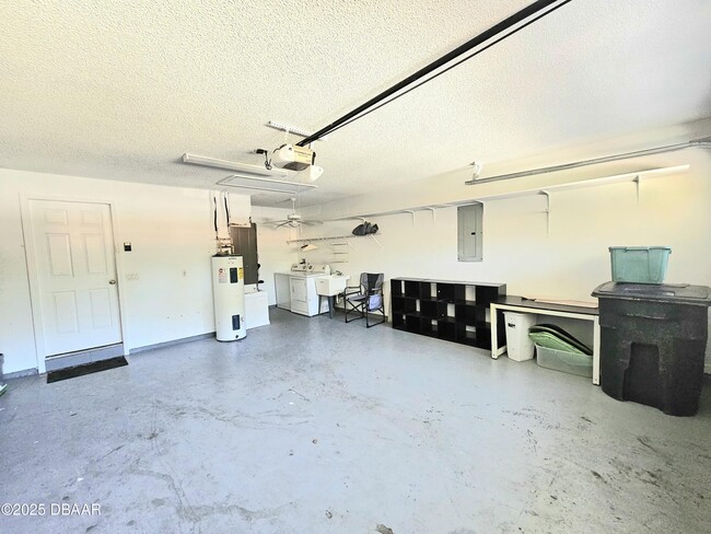 Building Photo - 6 Oak Village Dr