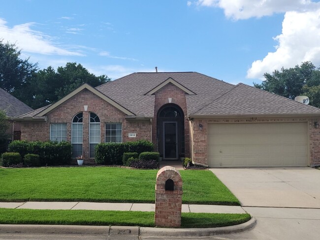 Primary Photo - 3 Bedroom - 2 Bathroom House in Flower Mound