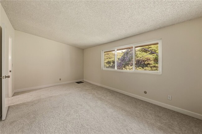 Building Photo - 23821 Hillhurst Dr