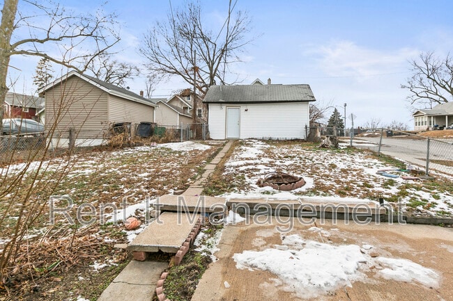 Building Photo - 3228 Fontenelle Blvd