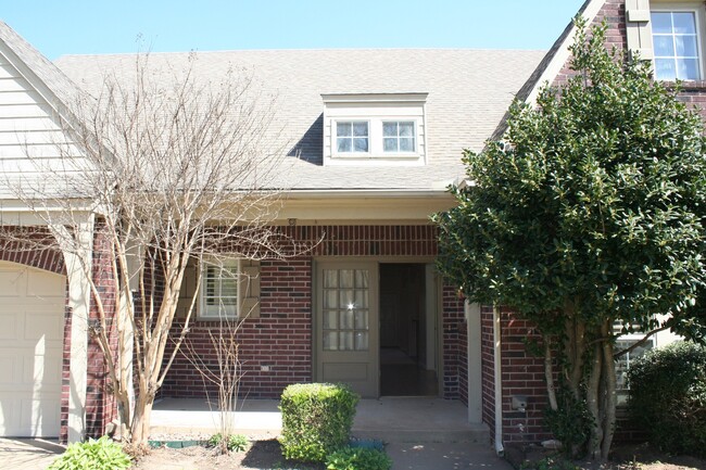 Building Photo - Huge, Gorgeous South Tulsa home ready for ...