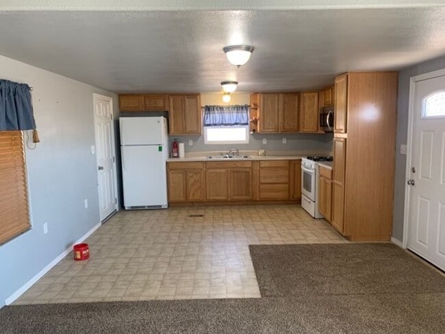 Building Photo - Renovated Single Wide with great features ...