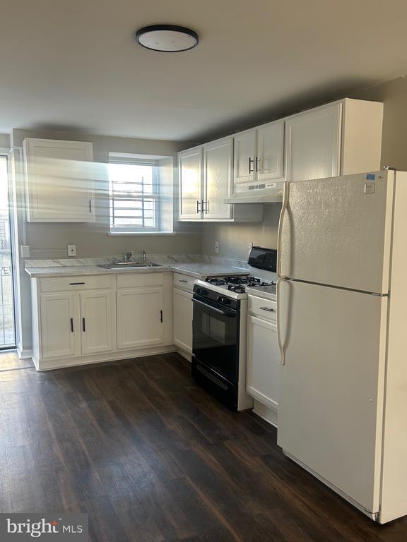 Building Photo - 3510 Mt Pleasant Ave