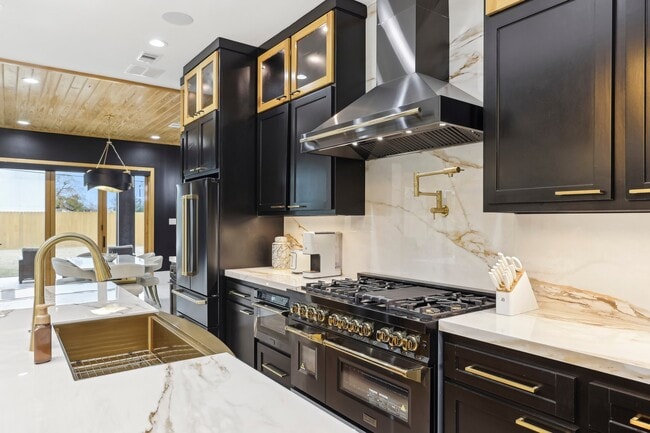 Building Photo - 3902 Charleston St