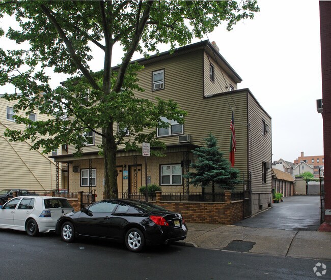 Building Photo - 134-136 Union St