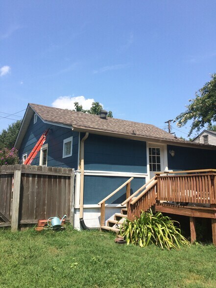 Building Photo - 320 Cherry St