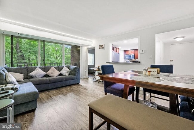 Building Photo - 1423 Northgate Square