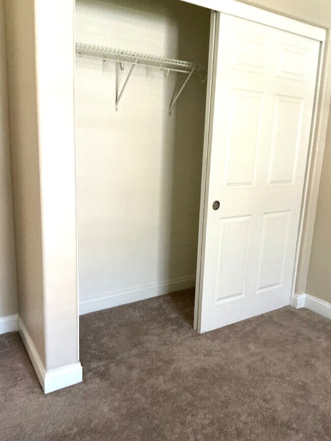 Building Photo - Beautiful 5 Bedroom Home in Desirable Stoney Mountain Ranch – Now Available!