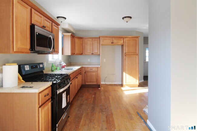 Building Photo - 29 Sisson Ave