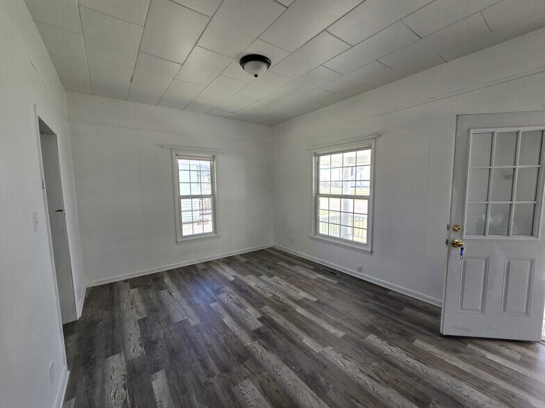 Building Photo - 434 3rd St