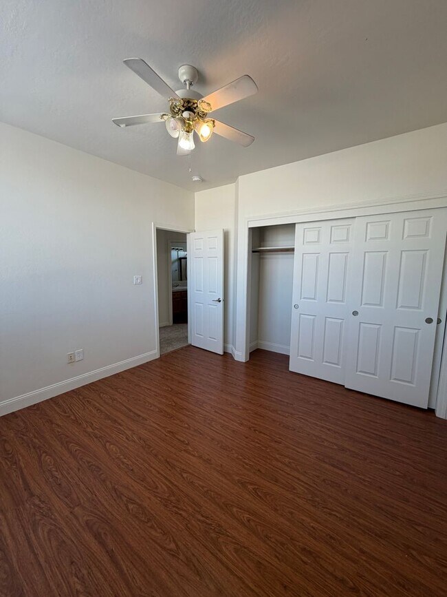 Building Photo - 118 Emerald Isle Way
