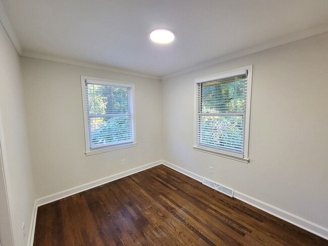 Building Photo - Brick Ranch in Yorkmount Area near Tyvola