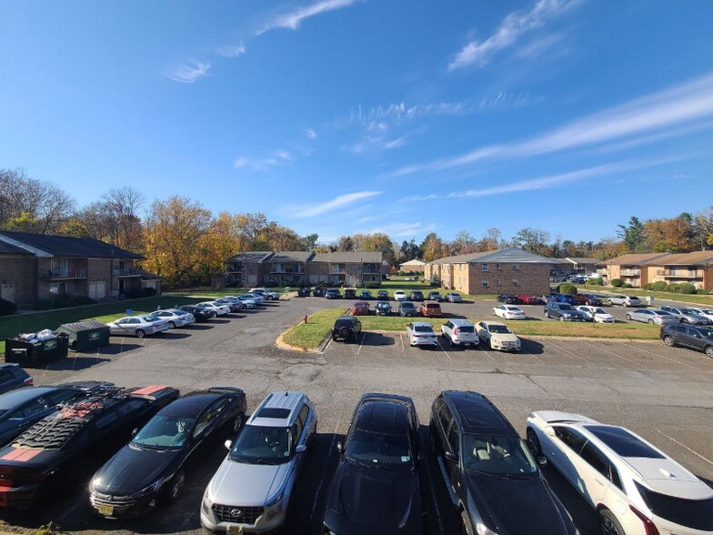 Building Photo - 1903 Country Ln