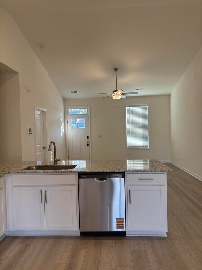 Building Photo - 372 Acorn St