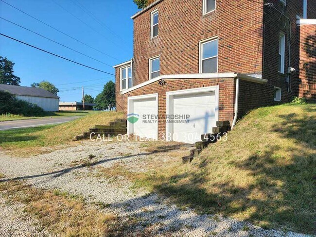 Building Photo - 2823 Columbus Rd NE